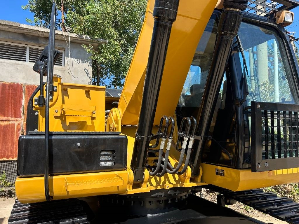 Lánctalpas kotró CAT 320 D: 12 kép.