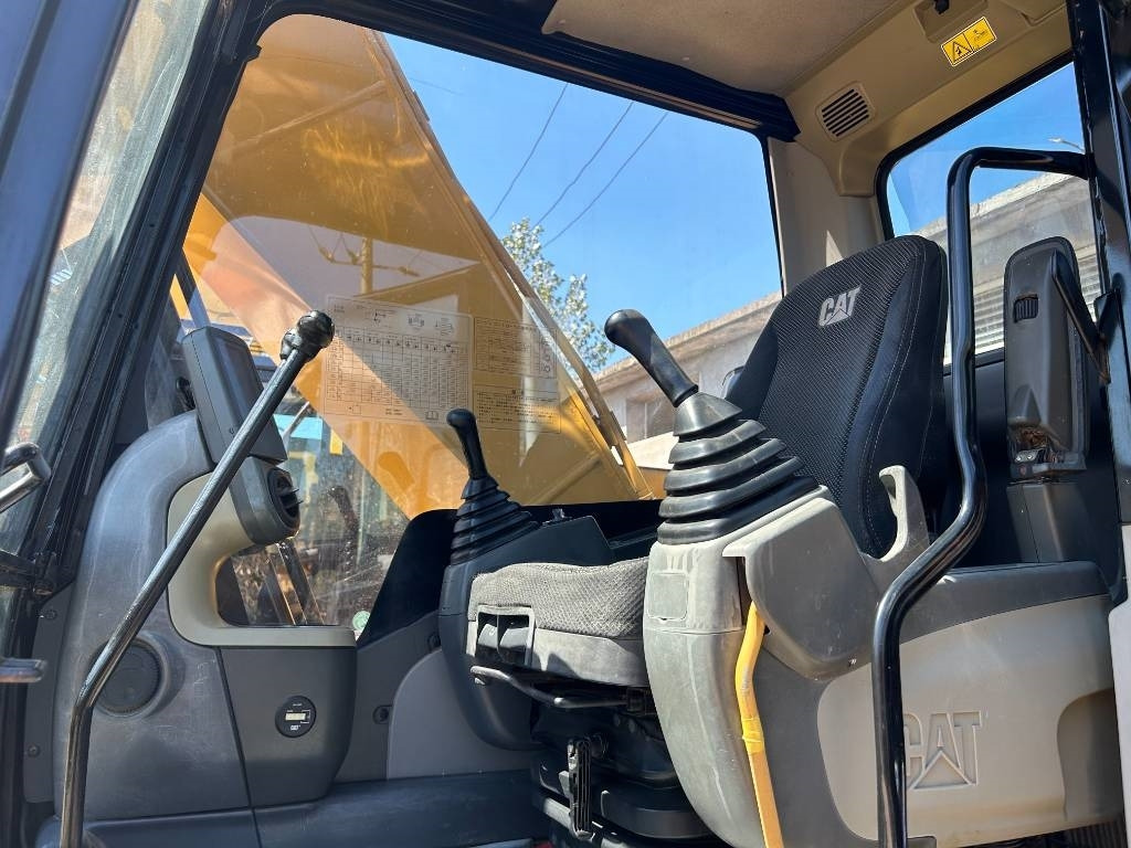 Lánctalpas kotró CAT 320 D: 9 kép.