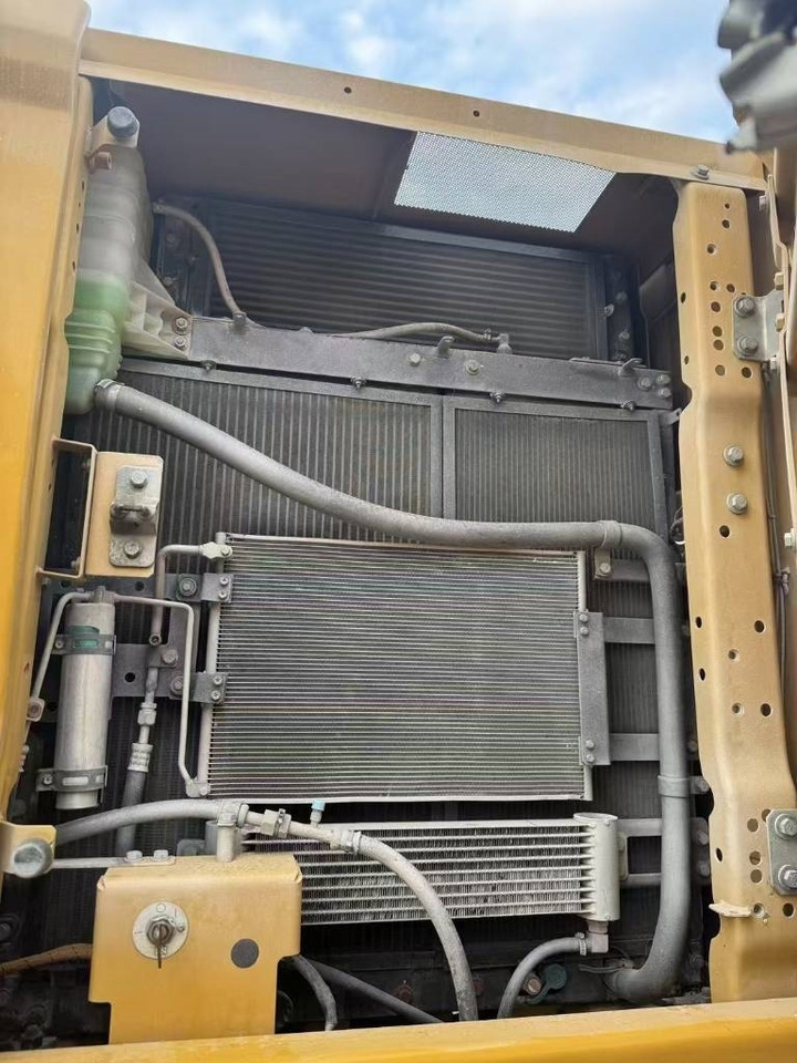 CAT 320 GC - Lánctalpas kotró: 3 kép. CAT 320 GC - Lánctalpas kotró: 3 kép.