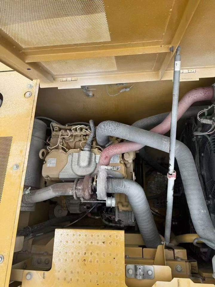 CAT 320 GC - Lánctalpas kotró: 5 kép. CAT 320 GC - Lánctalpas kotró: 5 kép.