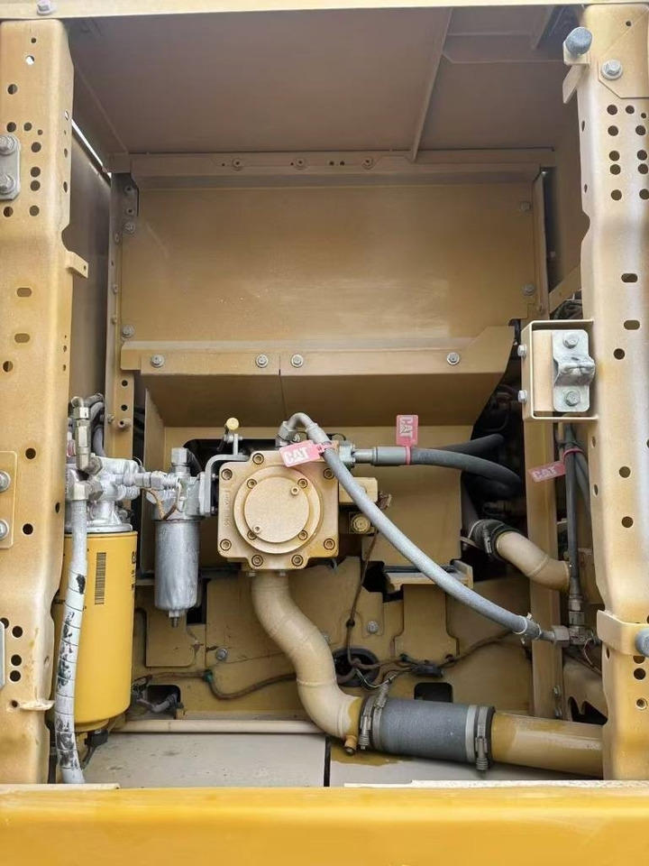 CAT 320 GC - Lánctalpas kotró: 4 kép. CAT 320 GC - Lánctalpas kotró: 4 kép.