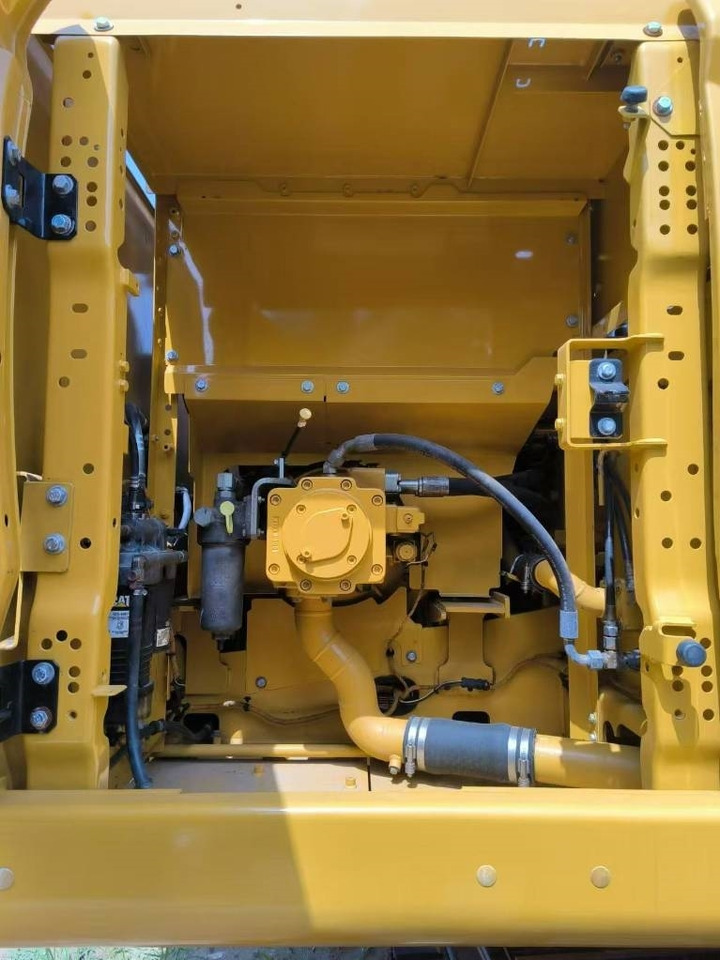CAT 323 GC - Lánctalpas kotró: 5 kép. CAT 323 GC - Lánctalpas kotró: 5 kép.