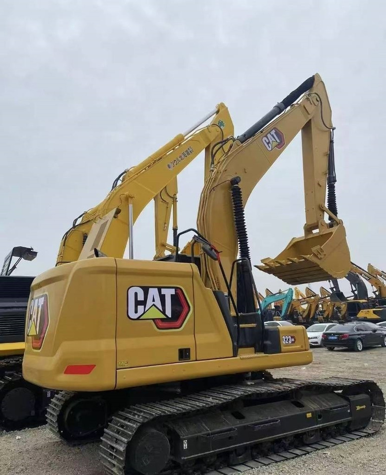 Lánctalpas kotró CAT 323: 7 kép.