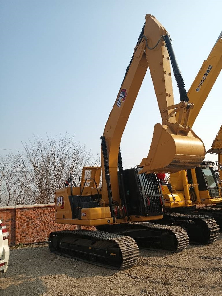 CAT 323GC - Lánctalpas kotró: 3 kép. CAT 323GC - Lánctalpas kotró: 3 kép.