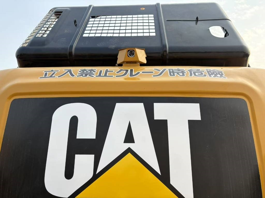 CAT 325 D - Lánctalpas kotró: 4 kép. CAT 325 D - Lánctalpas kotró: 4 kép.