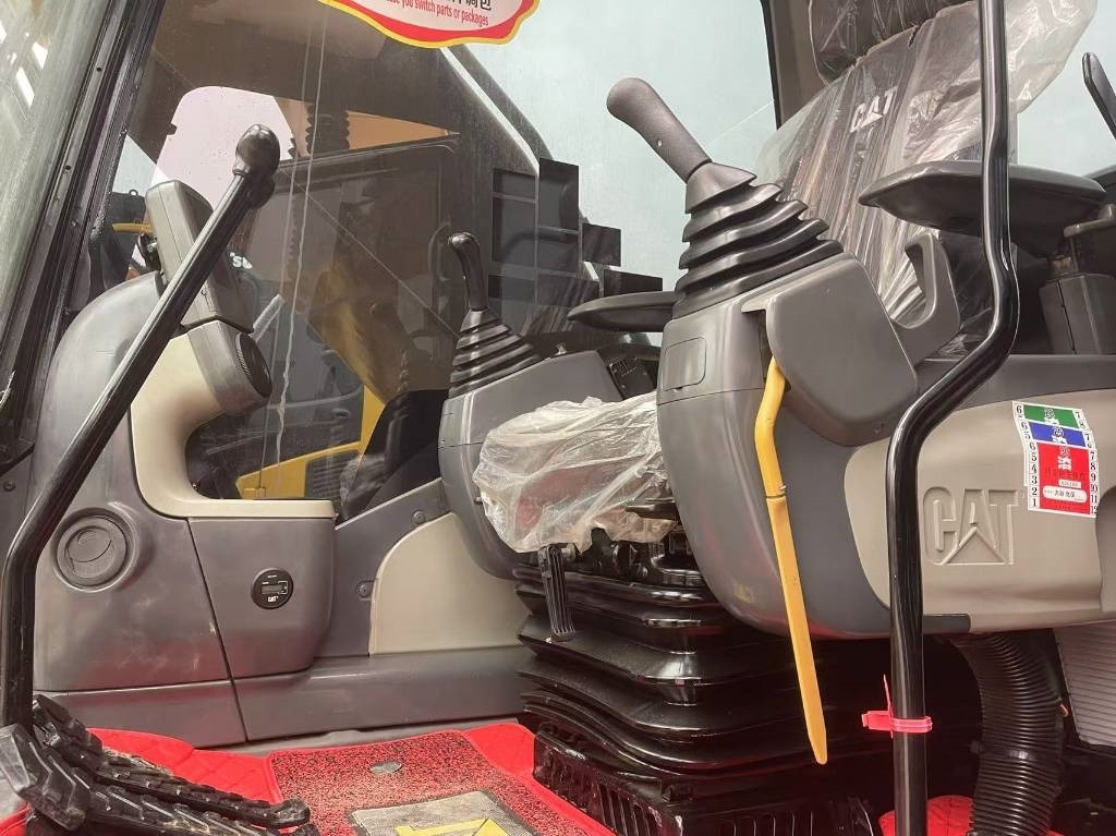 CAT 329 D - Lánctalpas kotró: 5 kép. CAT 329 D - Lánctalpas kotró: 5 kép.