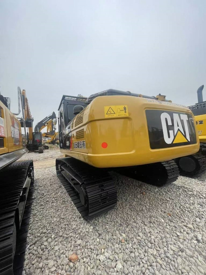 CAT 329D2L - Lánctalpas kotró: 4 kép. CAT 329D2L - Lánctalpas kotró: 4 kép.