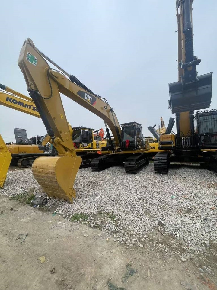 CAT 329D2L - Lánctalpas kotró: 1 kép. CAT 329D2L - Lánctalpas kotró: 1 kép.