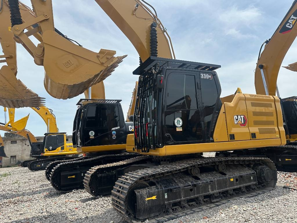 CAT 330 - Lánctalpas kotró: 1 kép. CAT 330 - Lánctalpas kotró: 1 kép.