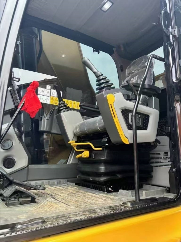 CAT 336 GC  - Lánctalpas kotró: 3 kép. CAT 336 GC  - Lánctalpas kotró: 3 kép.