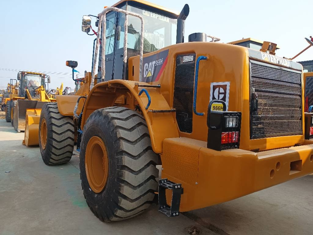 CAT 966 H  - Gumikerekes homlokrakodó: 1 kép. CAT 966 H  - Gumikerekes homlokrakodó: 1 kép.