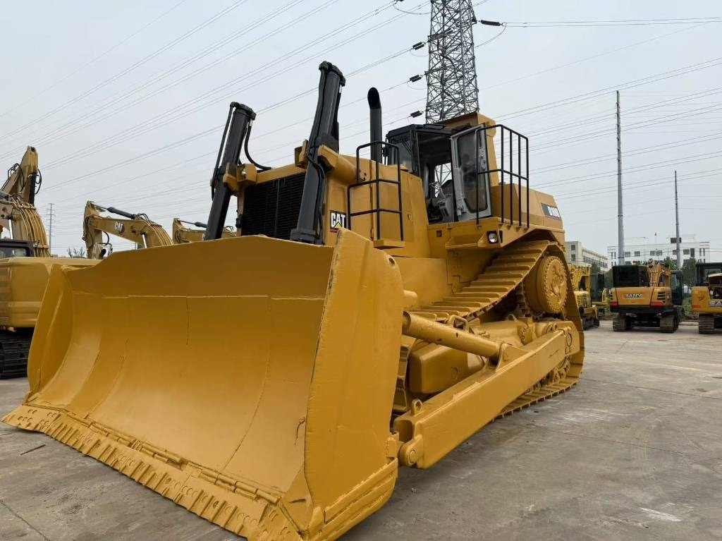 CAT D 10 R - Buldózer: 3 kép. CAT D 10 R - Buldózer: 3 kép.