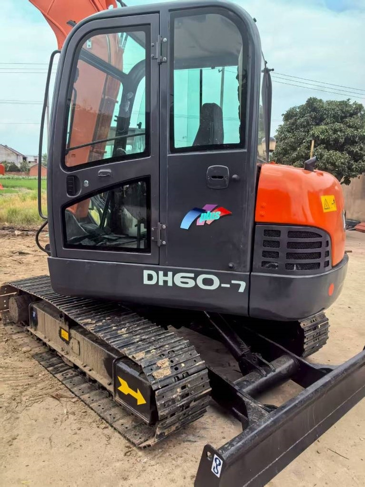 Doosan DH 60-7 - Minikotró: 5 kép. Doosan DH 60-7 - Minikotró: 5 kép.