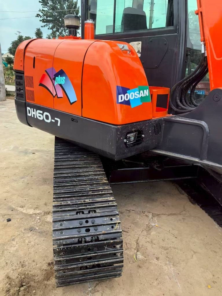 Doosan DH 60-7 - Minikotró: 3 kép. Doosan DH 60-7 - Minikotró: 3 kép.