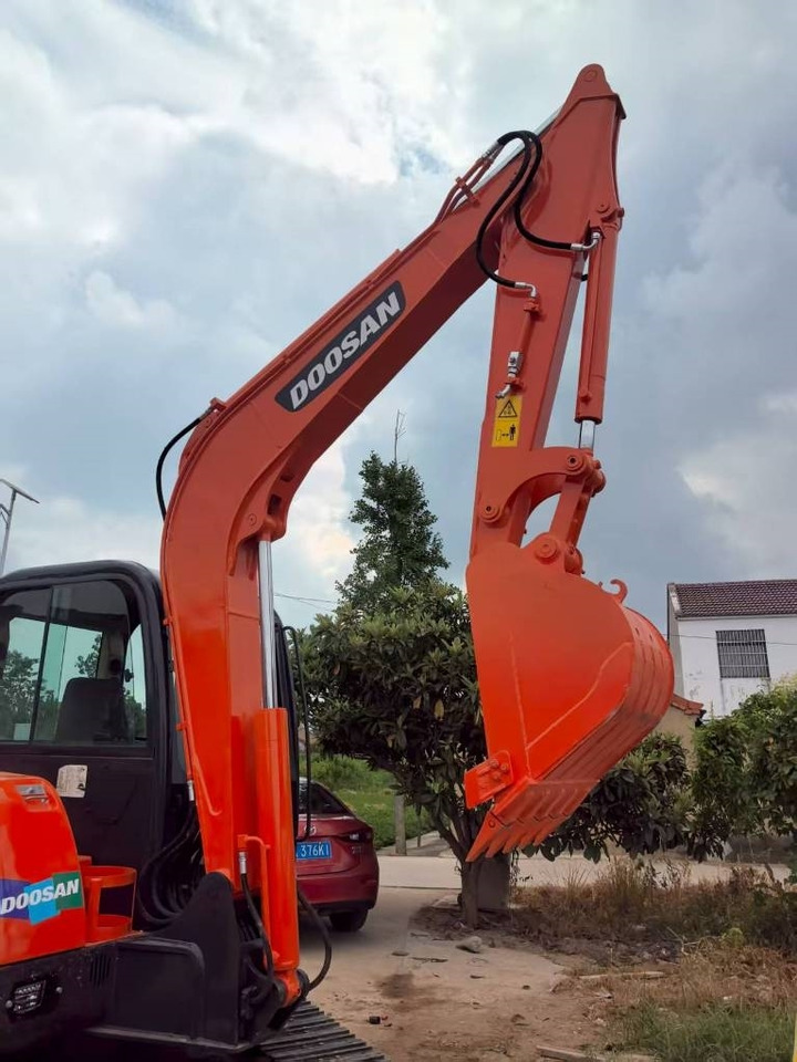 Doosan DH 60 - Minikotró: 3 kép. Doosan DH 60 - Minikotró: 3 kép.