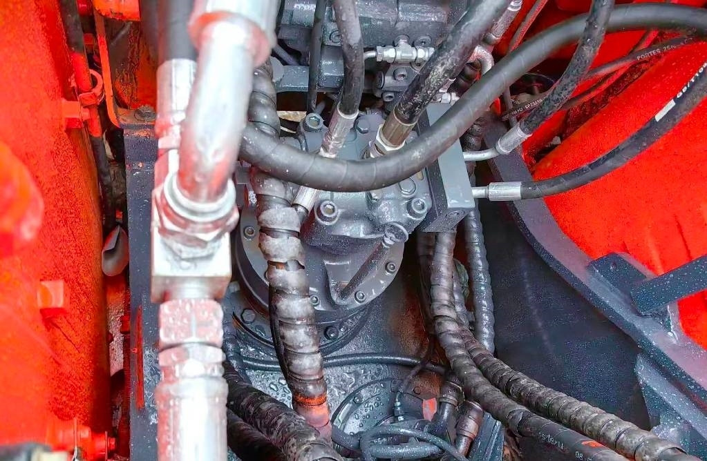 Doosan DX 140 - Lánctalpas kotró: 2 kép. Doosan DX 140 - Lánctalpas kotró: 2 kép.