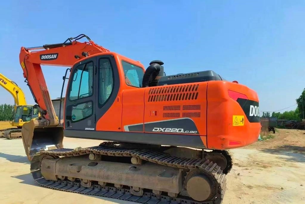 Doosan DX 200 - Lánctalpas kotró: 5 kép. Doosan DX 200 - Lánctalpas kotró: 5 kép.