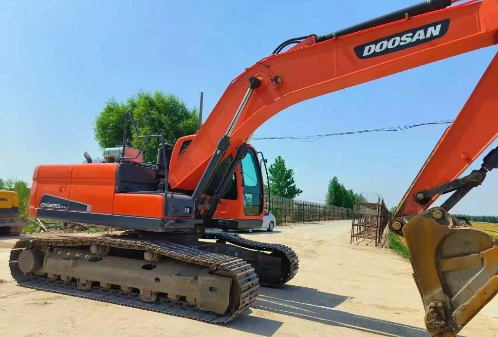 Doosan DX 200 - Lánctalpas kotró: 1 kép. Doosan DX 200 - Lánctalpas kotró: 1 kép.