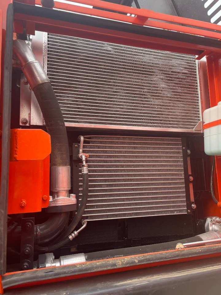 Doosan DX 225 - Lánctalpas kotró: 5 kép. Doosan DX 225 - Lánctalpas kotró: 5 kép.