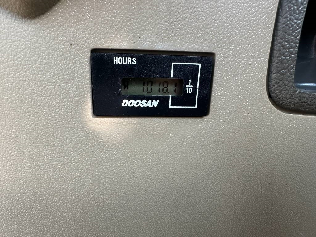 Lánctalpas kotró Doosan DX 300: 19 kép.
