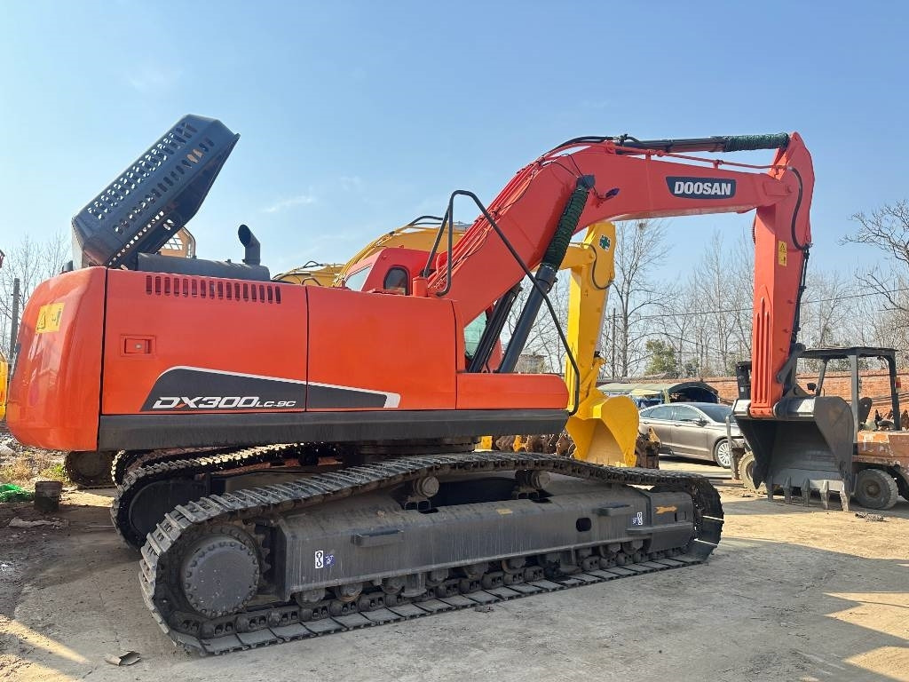 Doosan DX 300 - Lánctalpas kotró: 1 kép. Doosan DX 300 - Lánctalpas kotró: 1 kép.