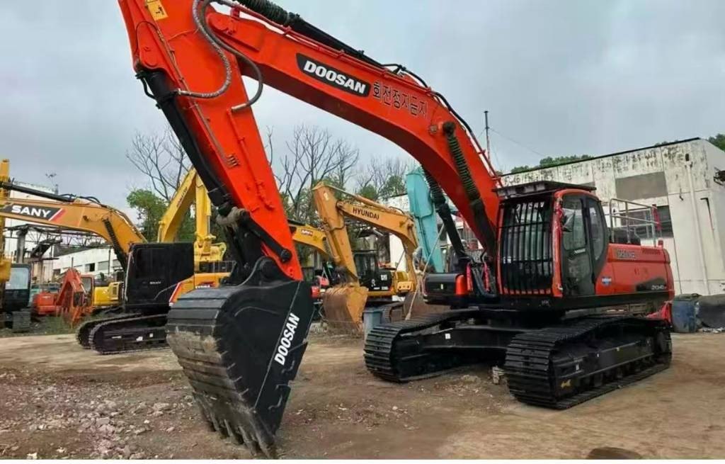 Doosan DX 340 - Lánctalpas kotró: 1 kép. Doosan DX 340 - Lánctalpas kotró: 1 kép.