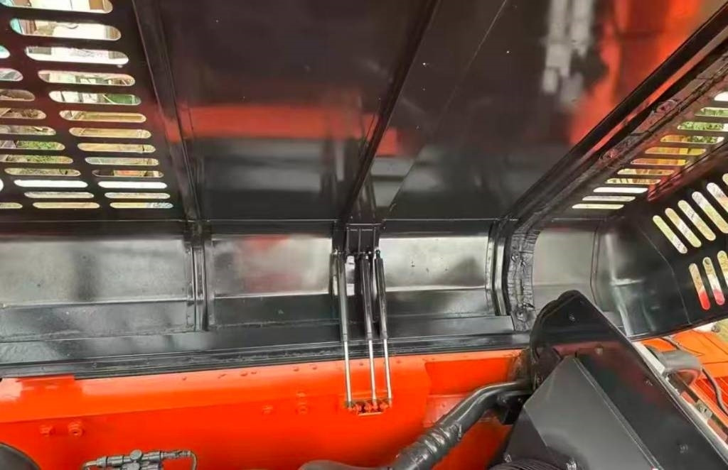 Doosan DX 340 - Lánctalpas kotró: 3 kép. Doosan DX 340 - Lánctalpas kotró: 3 kép.