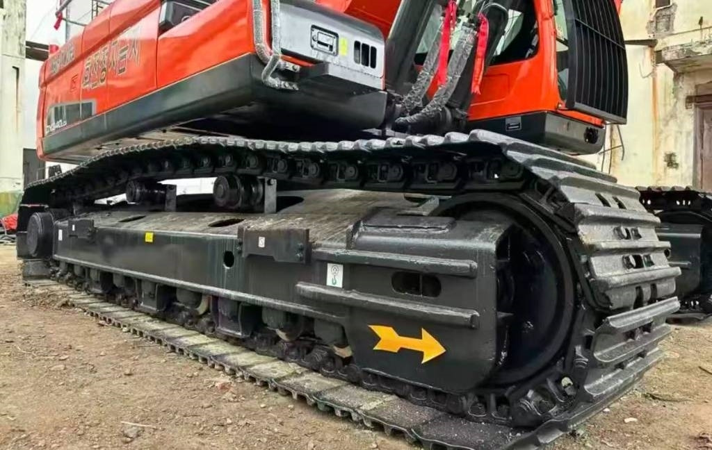 Doosan DX 340 - Lánctalpas kotró: 5 kép. Doosan DX 340 - Lánctalpas kotró: 5 kép.