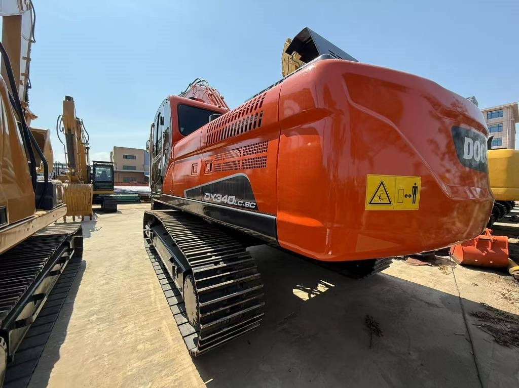 Doosan DX 340 - Lánctalpas kotró: 3 kép. Doosan DX 340 - Lánctalpas kotró: 3 kép.