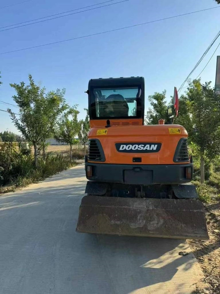 Doosan DX 60 - Lánctalpas kotró: 2 kép. Doosan DX 60 - Lánctalpas kotró: 2 kép.