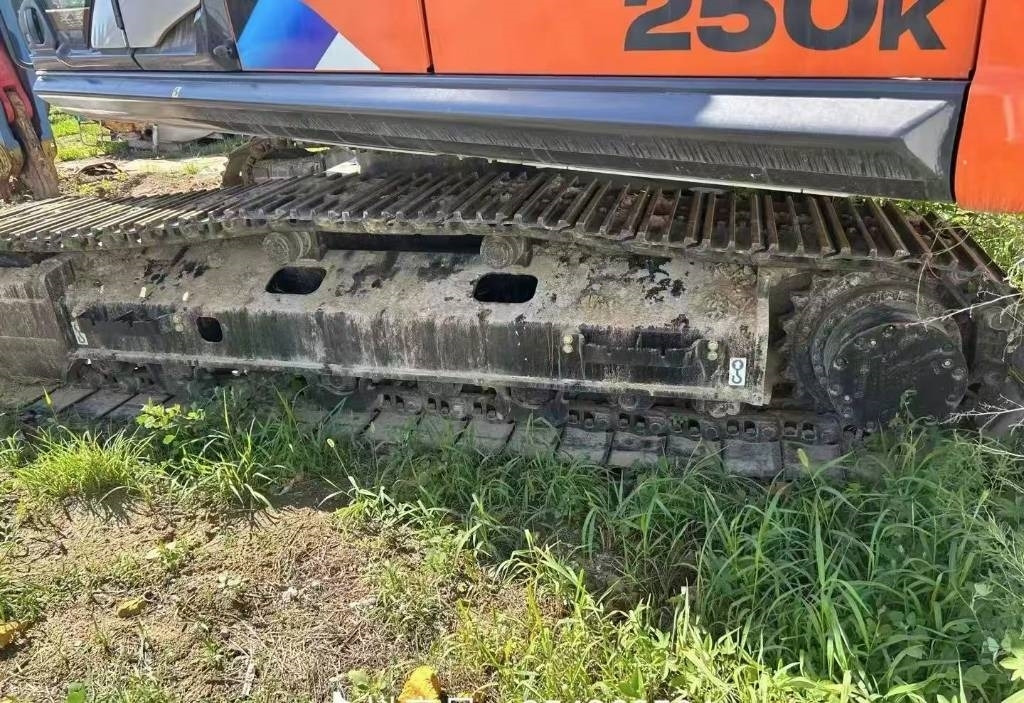Hitachi 250 - Lánctalpas kotró: 5 kép. Hitachi 250 - Lánctalpas kotró: 5 kép.