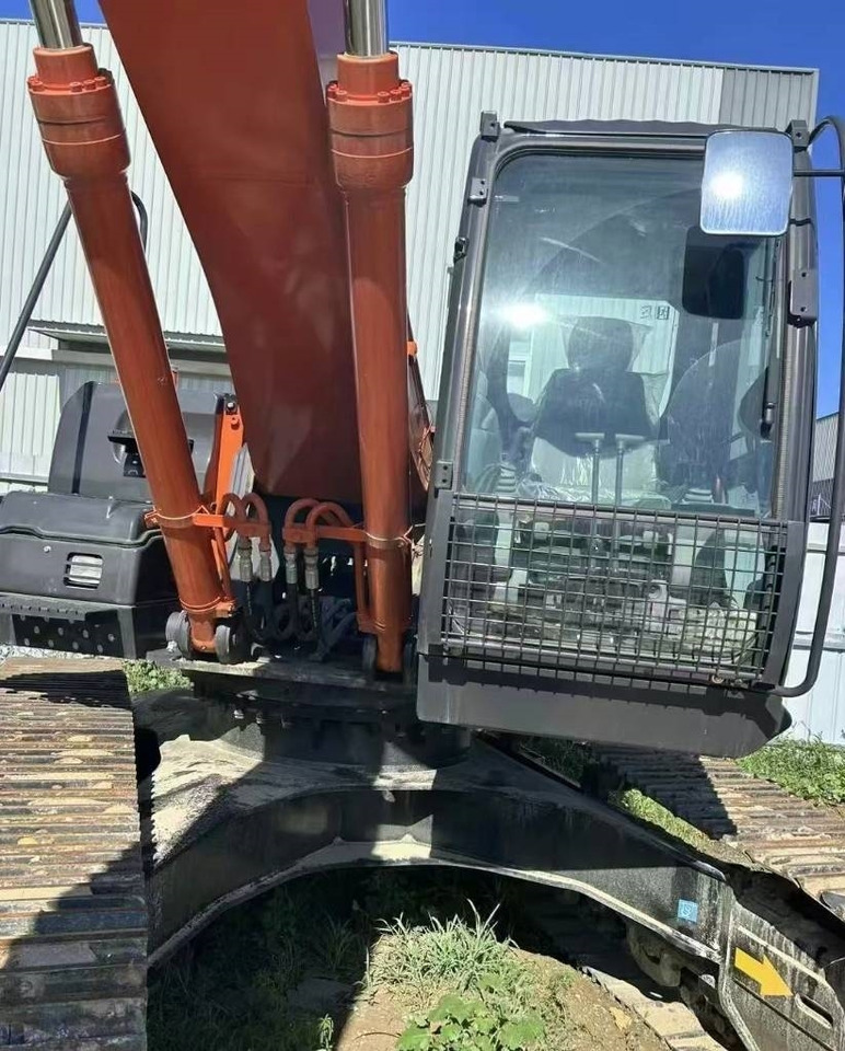 Hitachi 250 - Lánctalpas kotró: 3 kép. Hitachi 250 - Lánctalpas kotró: 3 kép.