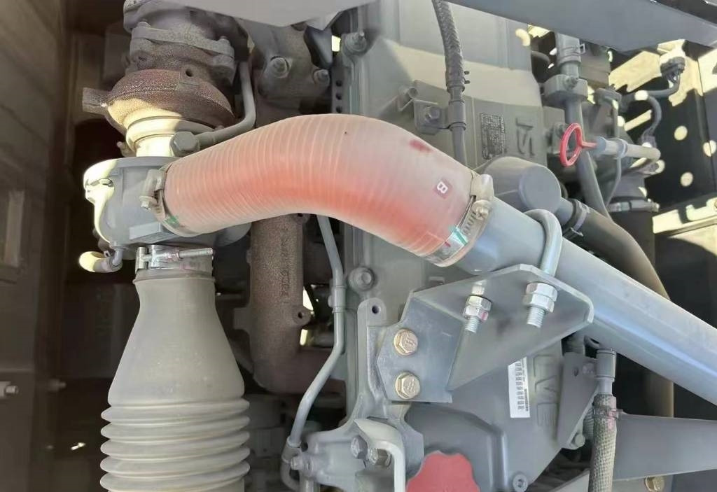 Hitachi 250 - Lánctalpas kotró: 2 kép. Hitachi 250 - Lánctalpas kotró: 2 kép.