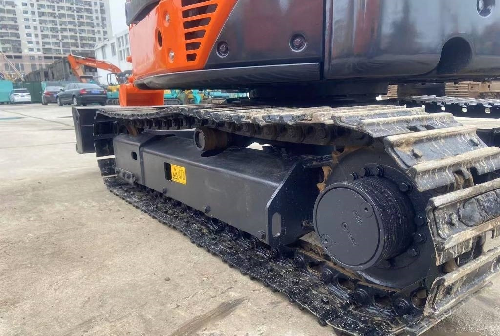 Hitachi 30 - Lánctalpas kotró: 3 kép. Hitachi 30 - Lánctalpas kotró: 3 kép.