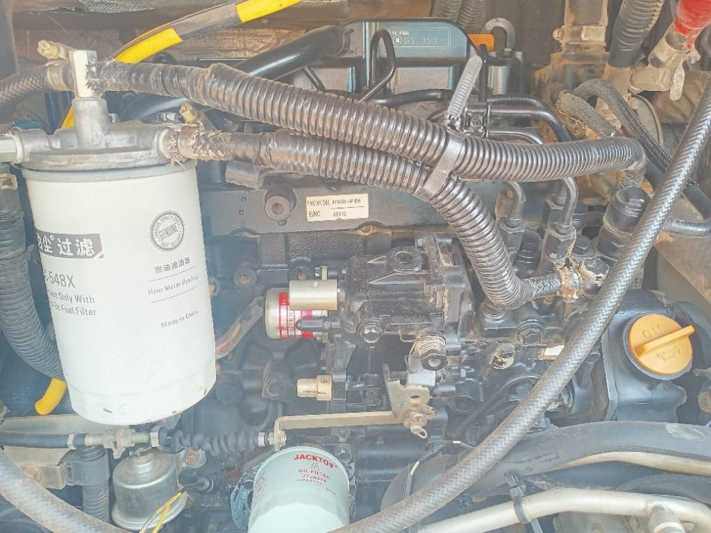 Hitachi 55 - Minikotró: 4 kép. Hitachi 55 - Minikotró: 4 kép.