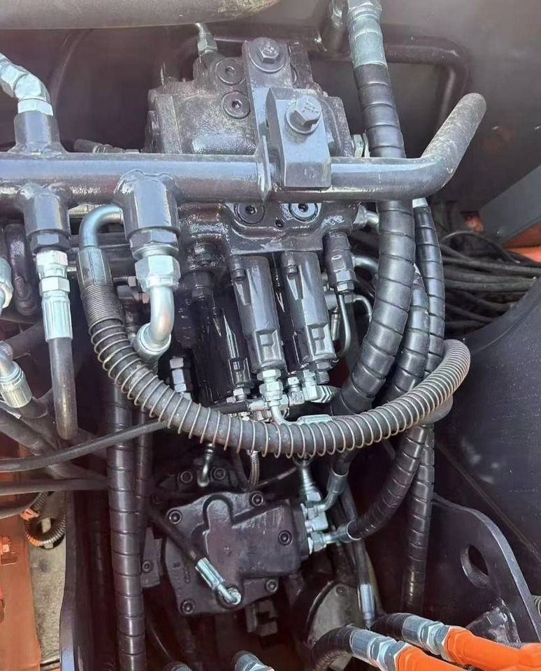 Hitachi 70 - Minikotró: 2 kép. Hitachi 70 - Minikotró: 2 kép.