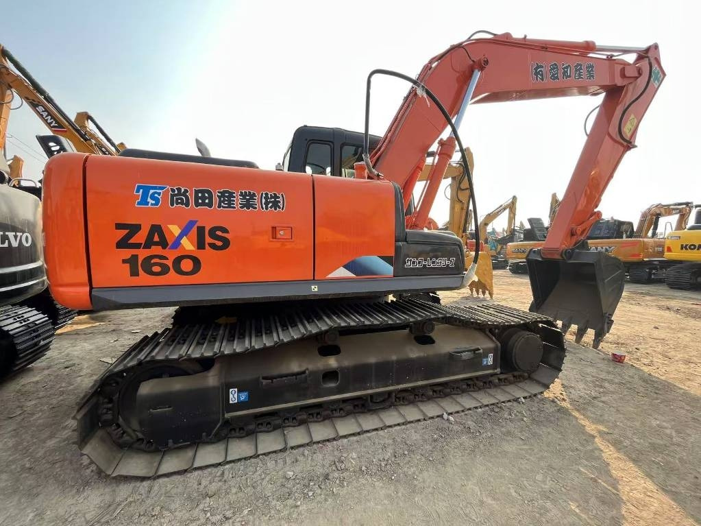 Hitachi ZX 160 - Lánctalpas kotró: 1 kép. Hitachi ZX 160 - Lánctalpas kotró: 1 kép.