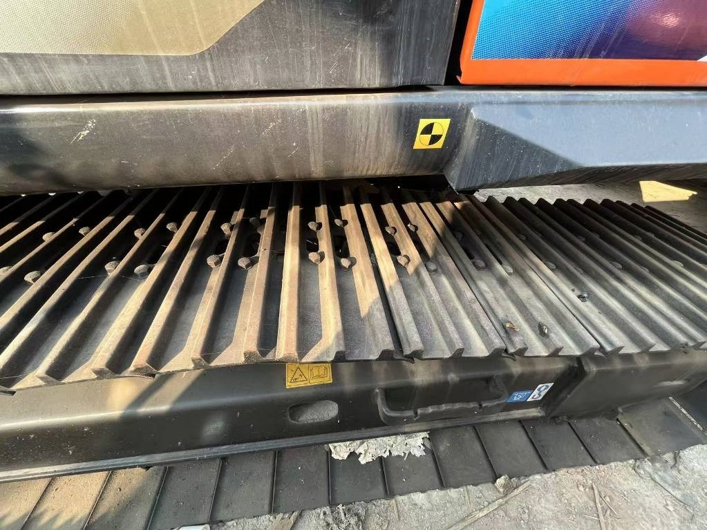Hitachi ZX 160 LC - Lánctalpas kotró: 5 kép. Hitachi ZX 160 LC - Lánctalpas kotró: 5 kép.