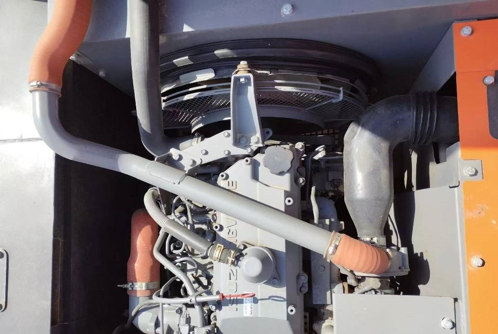 Hitachi ZX 240 - Lánctalpas kotró: 4 kép. Hitachi ZX 240 - Lánctalpas kotró: 4 kép.