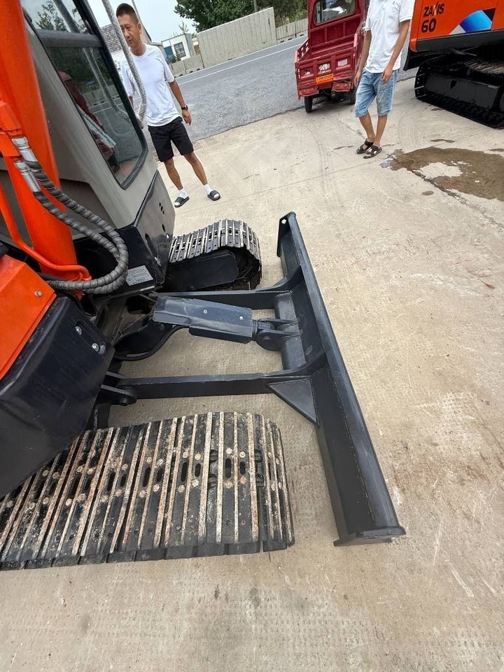 Hitachi ZX 55 - Minikotró: 3 kép. Hitachi ZX 55 - Minikotró: 3 kép.