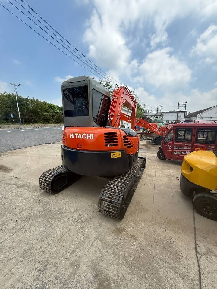 Hitachi ZX 55 - Minikotró: 2 kép. Hitachi ZX 55 - Minikotró: 2 kép.