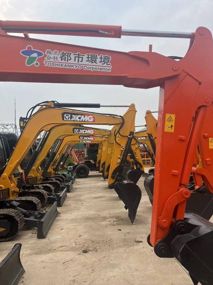 Hitachi ZX 60 - Minikotró: 4 kép. Hitachi ZX 60 - Minikotró: 4 kép.