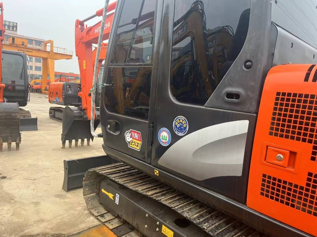 Hitachi ZX 60 - Minikotró: 1 kép. Hitachi ZX 60 - Minikotró: 1 kép.