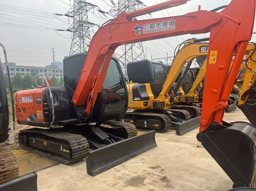 Hitachi ZX 60 - Minikotró: 1 kép. Hitachi ZX 60 - Minikotró: 1 kép.