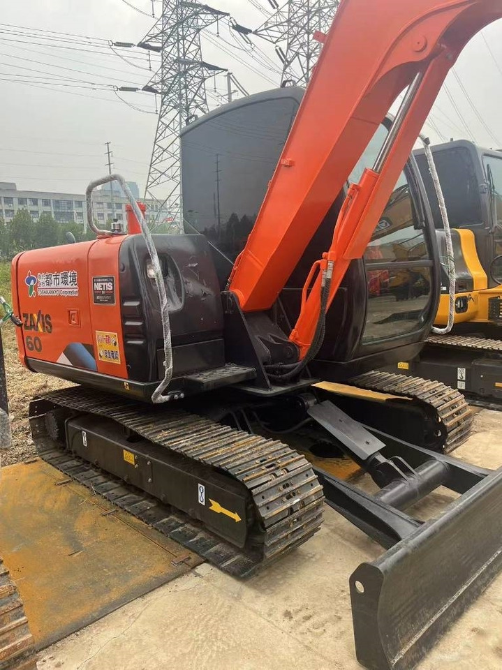 Hitachi ZX 60 - Minikotró: 3 kép. Hitachi ZX 60 - Minikotró: 3 kép.