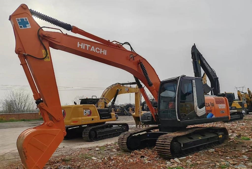 Hitachi Zaxis 200 LC - Minikotró: 3 kép. Hitachi Zaxis 200 LC - Minikotró: 3 kép.
