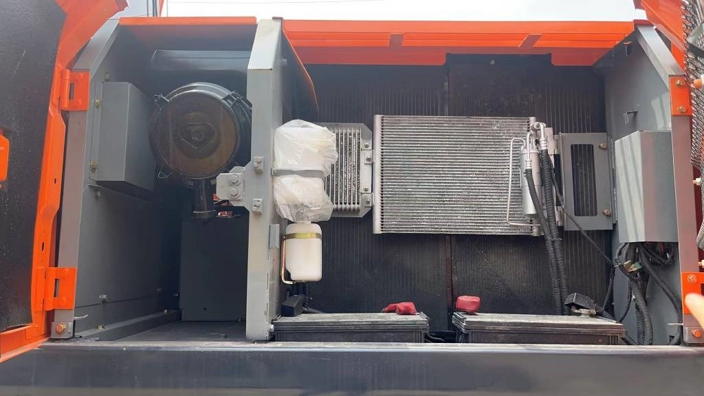 Lánctalpas kotró Hitachi Zaxis 210 H-3 [ Copy ]: 8 kép.