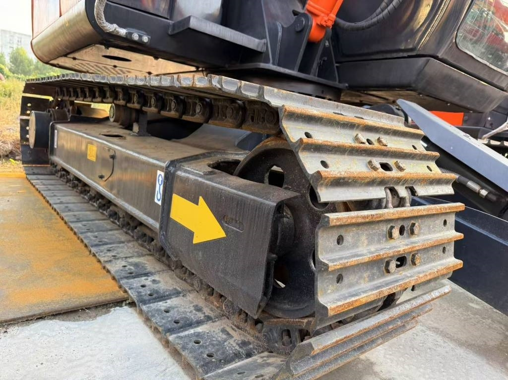 Hitachi Zaxis 70 - Lánctalpas kotró: 4 kép. Hitachi Zaxis 70 - Lánctalpas kotró: 4 kép.
