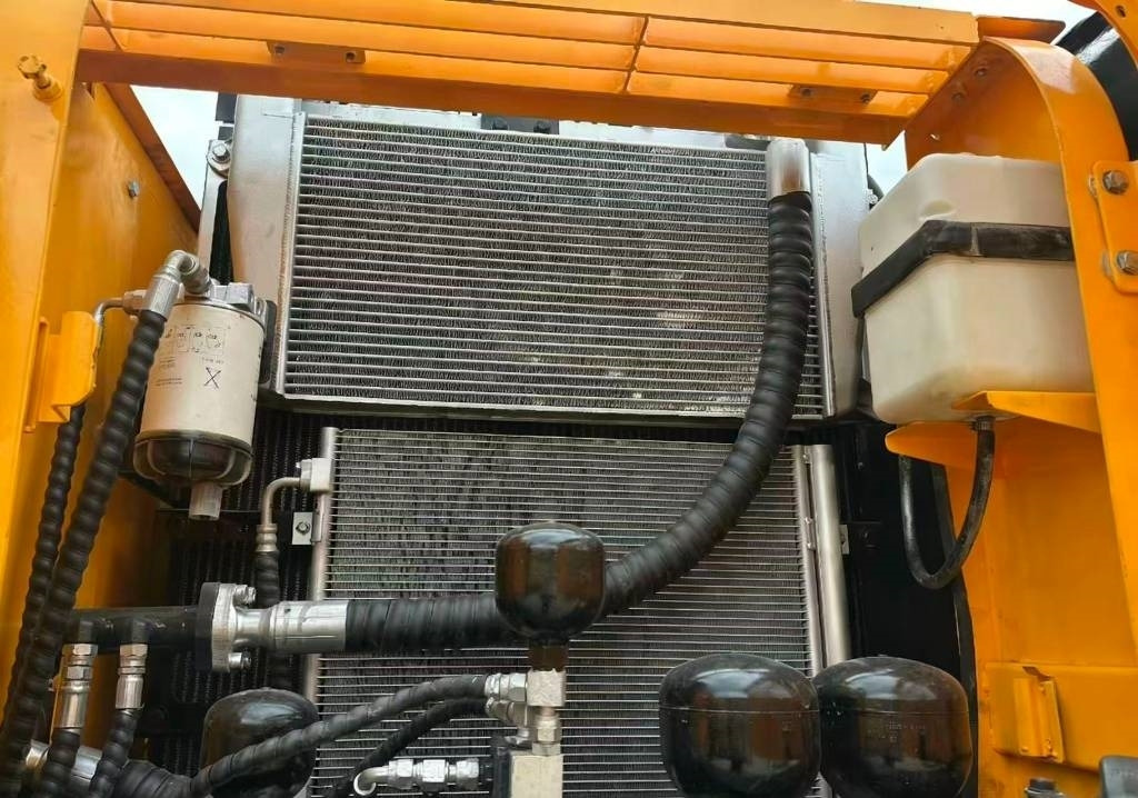 Hyundai 210W -9 - Gumikerekes kotró: 4 kép. Hyundai 210W -9 - Gumikerekes kotró: 4 kép.