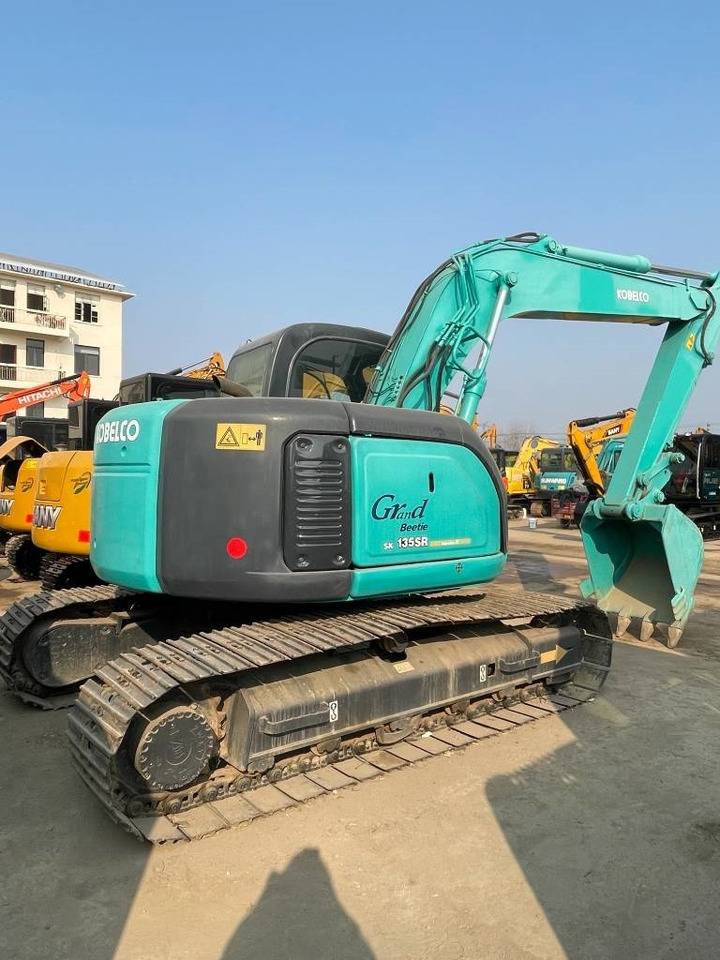 Kobelco SK 135 - Lánctalpas kotró: 3 kép. Kobelco SK 135 - Lánctalpas kotró: 3 kép.